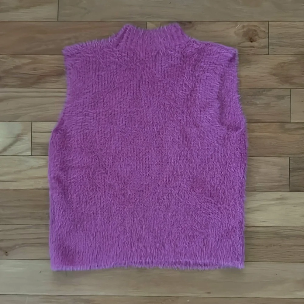 Old Navy | Fuchsia Fuzzy Top | Mock Turtleneck | Sleeveless Sweater | size M